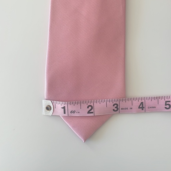 Light Pink Stain Resistant Jos. A. Bank Men’s Solid Tie - Traveler Collection - Picture 4 of 7